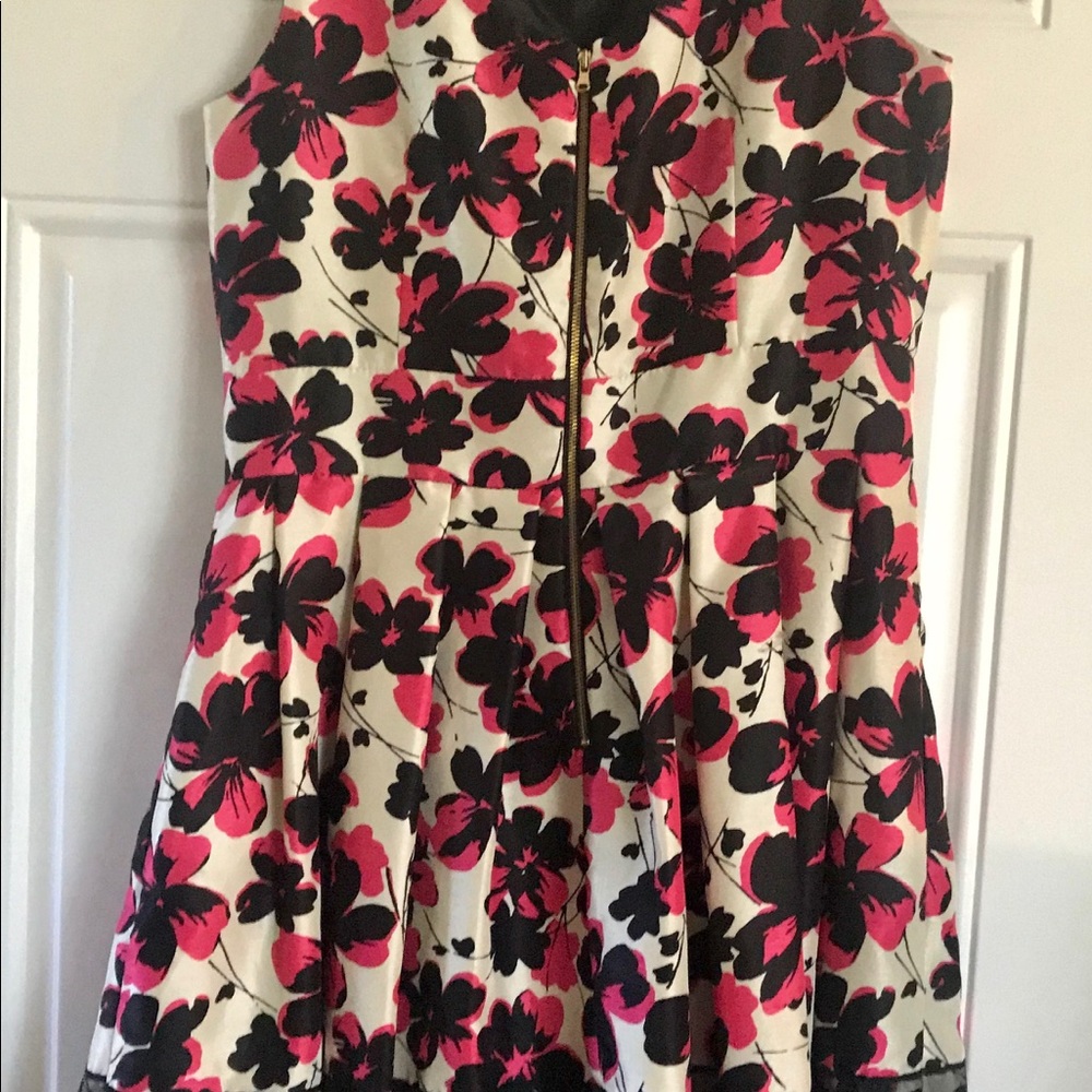 Taylor Spring Dress - Picture 3 of 3
